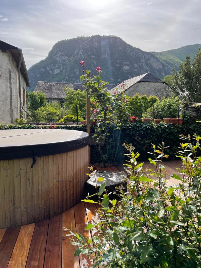 Le Monrepos Avec Jacuzzi Nordique Leilighet Bielle Eksteriør bilde